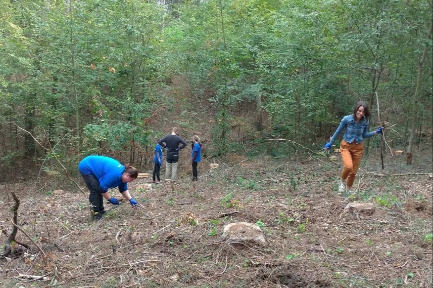 Nielsen volunteers clean up a park in Prague