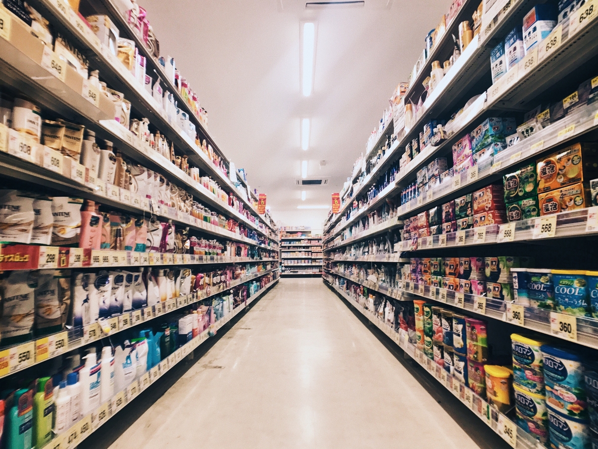 Grocery store in the new era of retailer collaboration