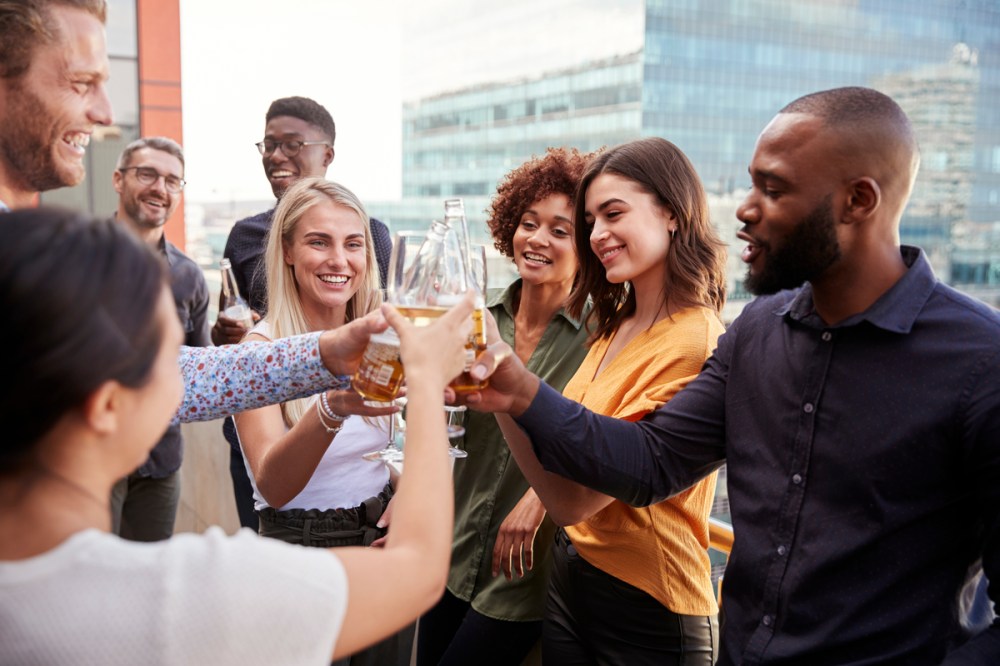 Immagine hero di Aperitivo: un momento chiave per i consumatori italiani e francesi e un’occasione per i brand