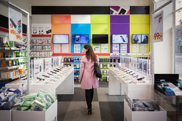 How is the online shopping experience influencing in-store shopping?