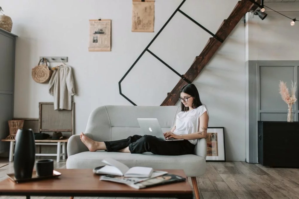 Hero image for Ecommerce Report 2022 / 2023