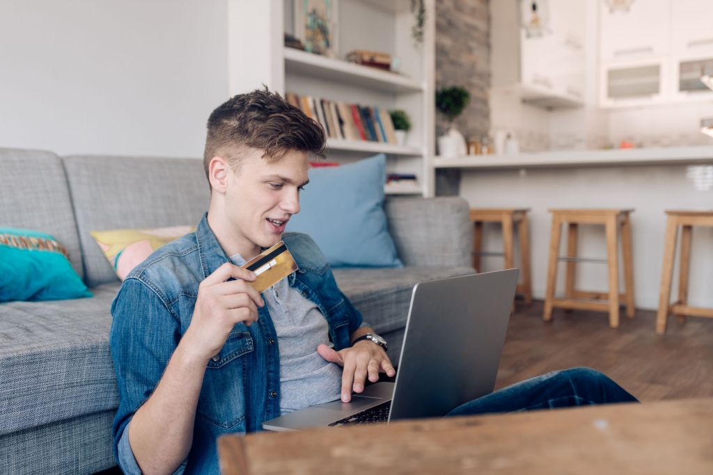 Online retailbestedingen stijgen met 5% in derde kwartaal 2024, aantal online aankopen stabiel