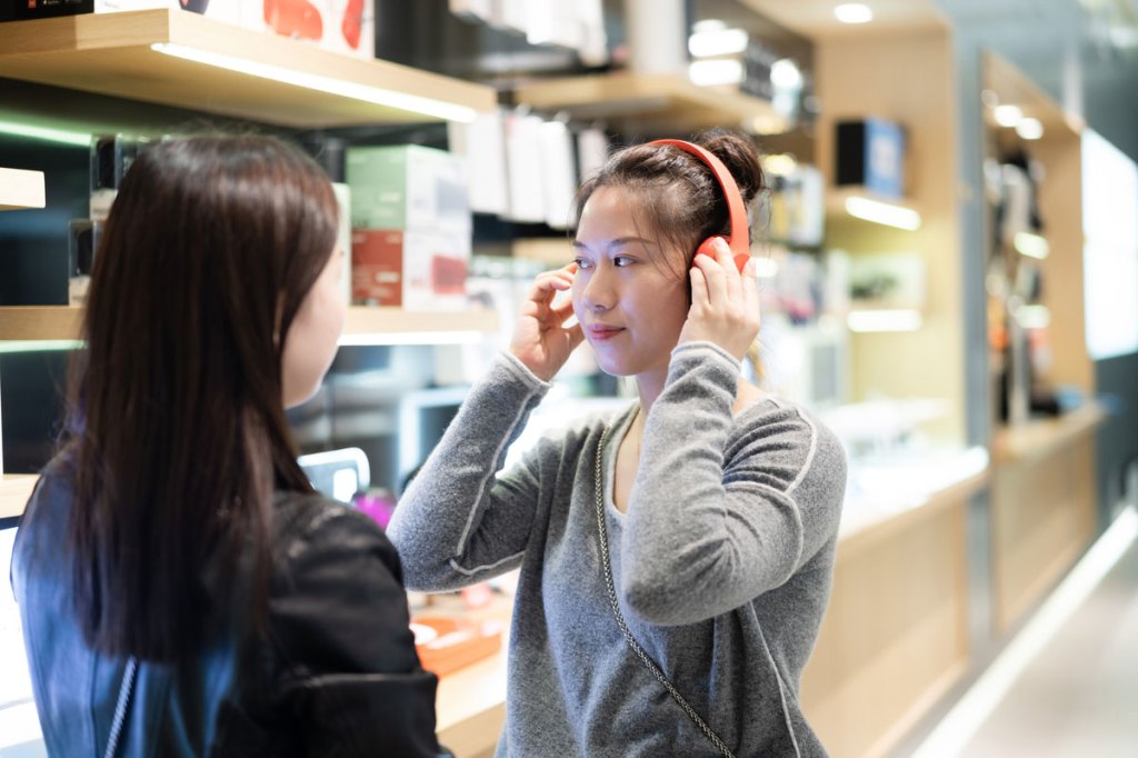 NIQ Unveils Consumer Tech Industry Trends 2025 Report: Global Sales to Hit $1.29T 