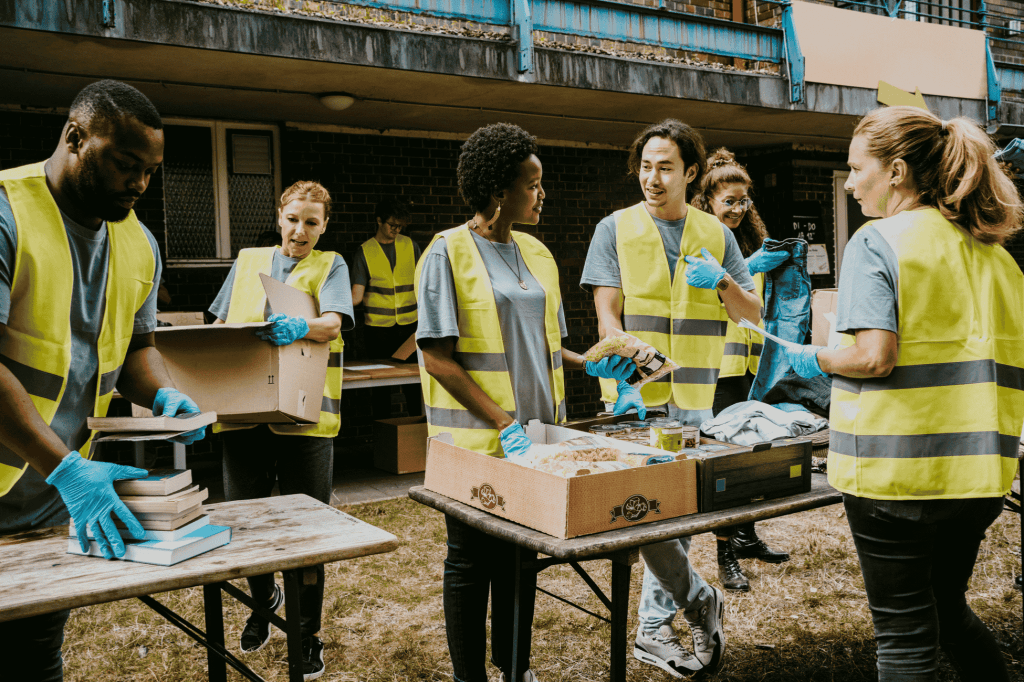 People delivering food