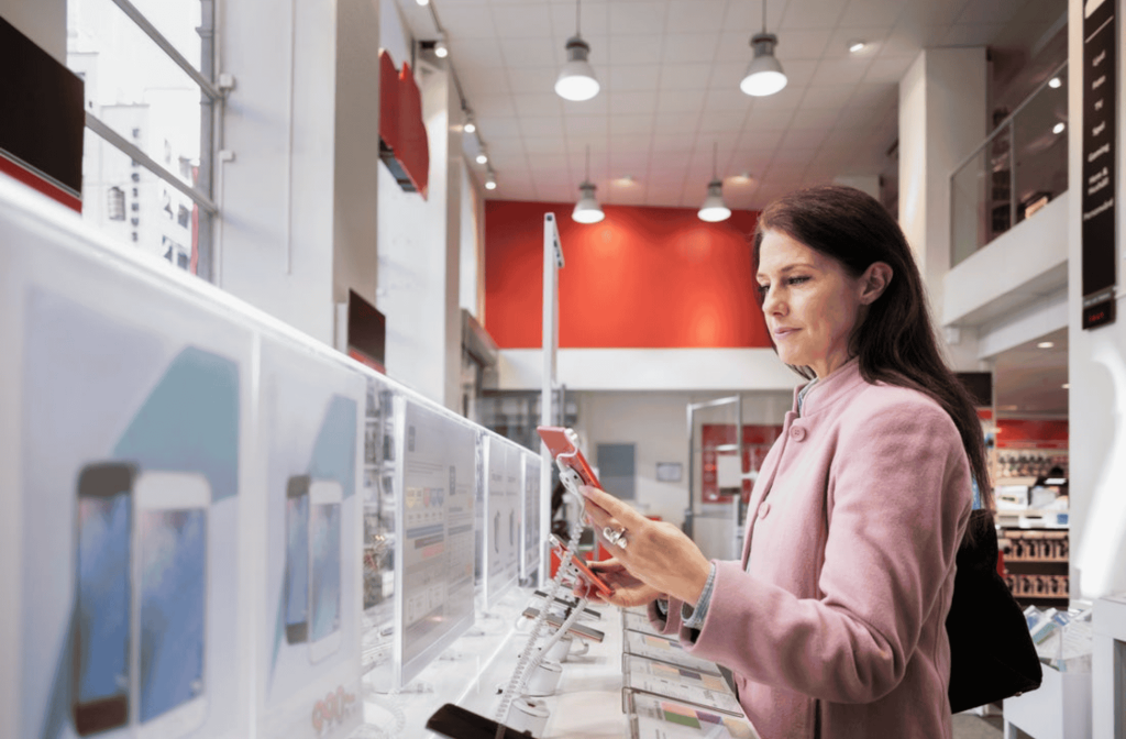 women in a tech store