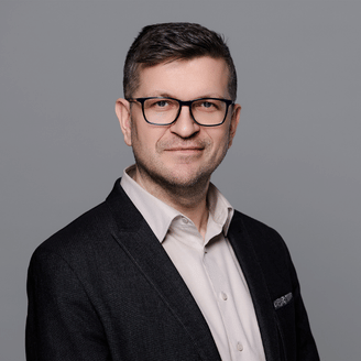 krzysztof headshot