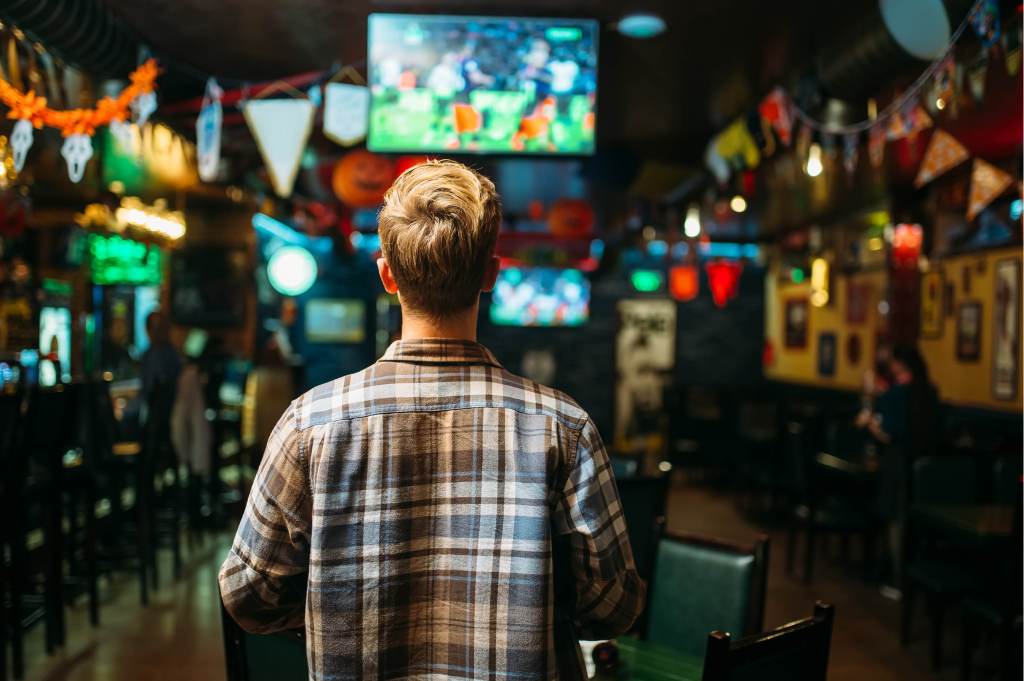 watching sports in bar