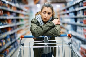 Consumer 360º: Inadimplência e custo de vida impactam o consumo de FMCG